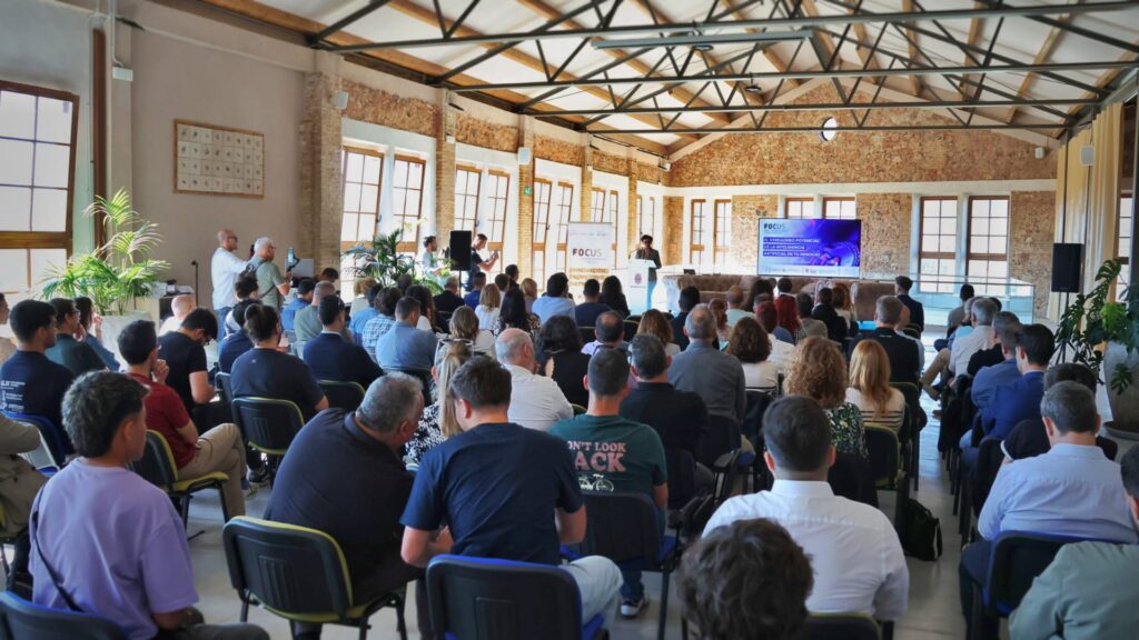 Asistentes en La Campaneta durante la jornada sobre inteligencia artificial en pymes organizada en Onda