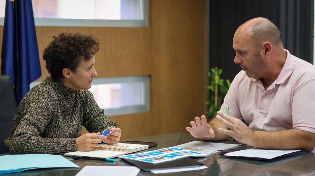 Carmina Ballester presenta ayudas al empleo en Onda para empresas
